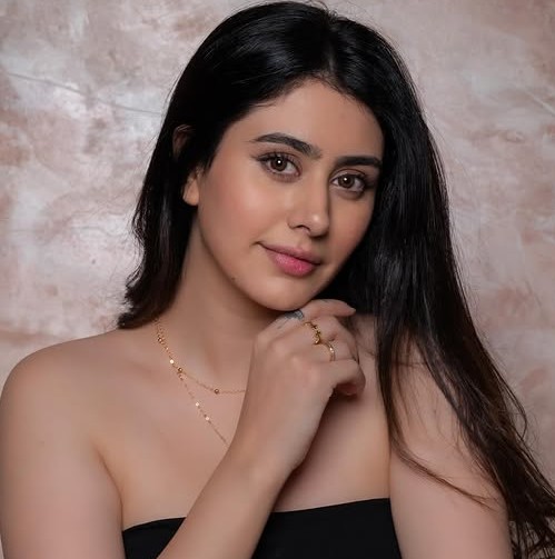 Hira Warina: Biography, Age, Family, Career & Net Worth