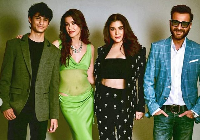 Shanaya Kapoor with her Family