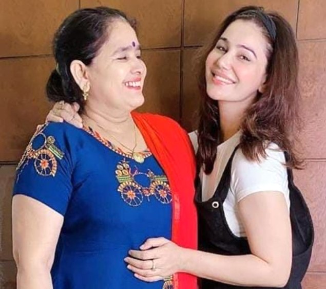 Kangna Shama with her mother