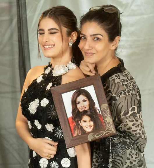 Rasha Thadani with her mother Raveena Tondon