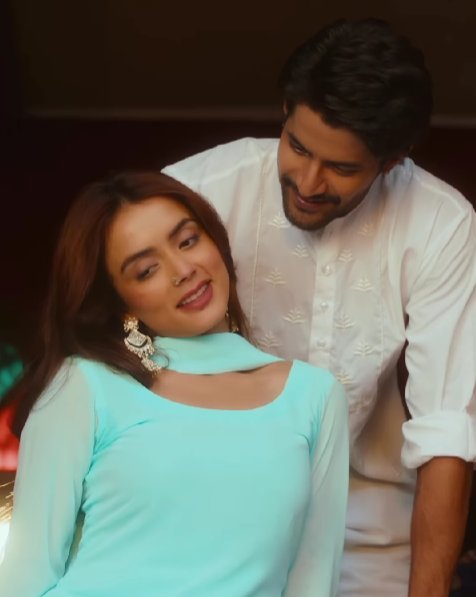Niharika Tiwari with Sorab bedi in the music video 'Sheesha'
