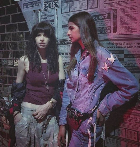 Shruti Chauhan with Kalki Koechlin in the scene of the film "Gully Boy"