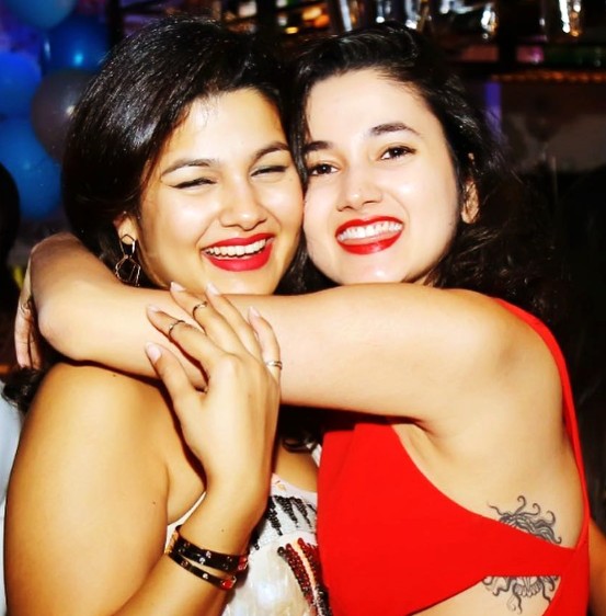Aaliyah Qureishi with her sister Shaazia Qureishi