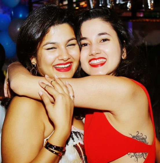 Aaliyah Qureishi with her sister Shaazia Qureishi