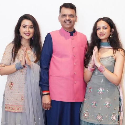 Divija Fadnavis eith her parents