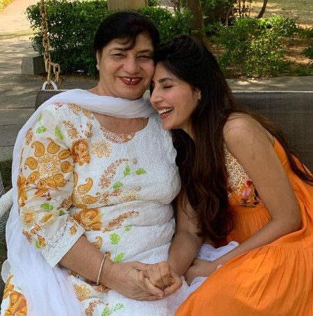 Harshita Gaur with her mother