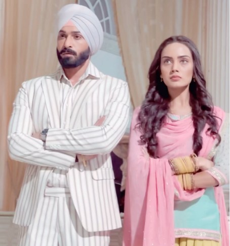 Himanshi Parashar in a scene of the TV Show 'Teri Meri Doriyaann'