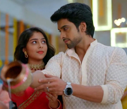 Niharika Chouksey with Aakash Ahuja in a scene of the TV Show 'Faltu'