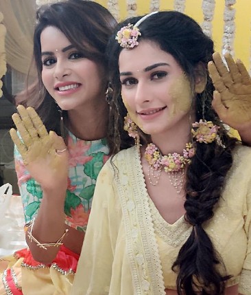 Pratiksha Rai with Aneri Vijani in the TV Show 'Pavitra Bhagya'