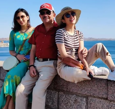 Barkha Singh with her father and sister