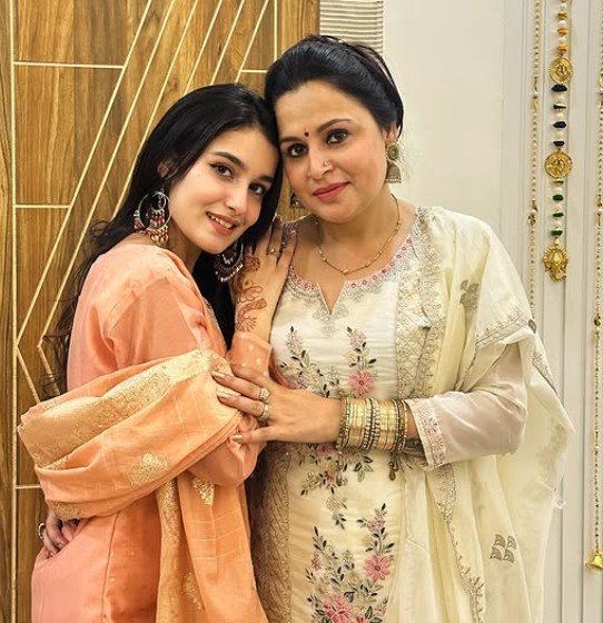 Pragati Nagpal with her mother Rispy Nagpal