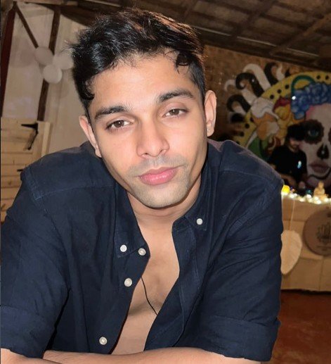 Showik Chakraborty Profile
