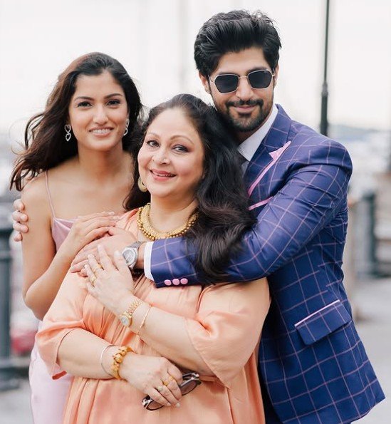 Tanuj Virwani wither his Wife Tanya Jacob and mother Rati Agnihotri