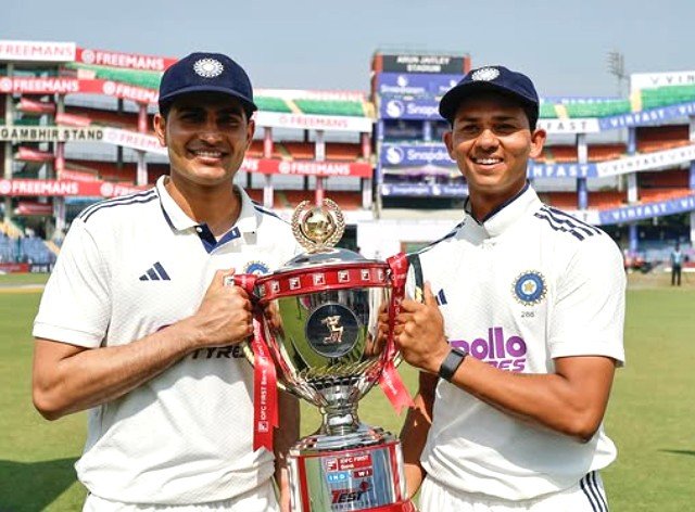 Yashasvi Jaiswal and Shubman Gill with the ODI series winning trophy.