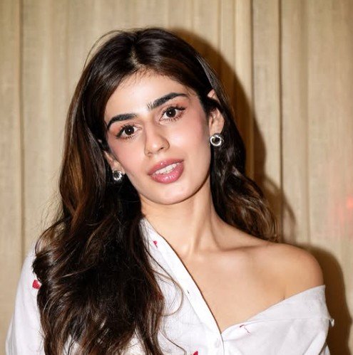 Alisha Chopra Profile