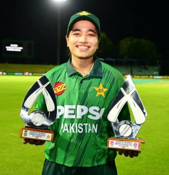 Fatima Sana with her awards
