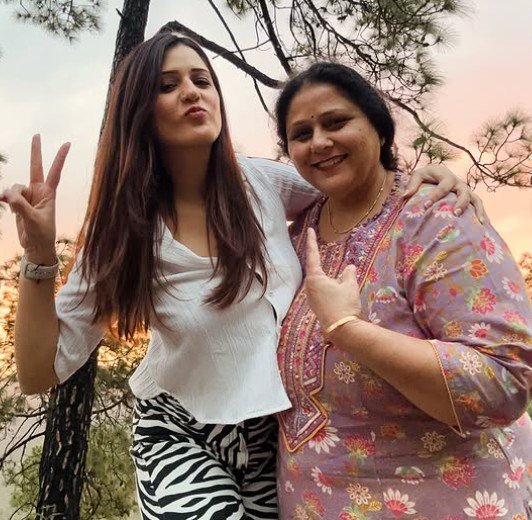 Isha Rikhi with her mother Poonam Rikhi