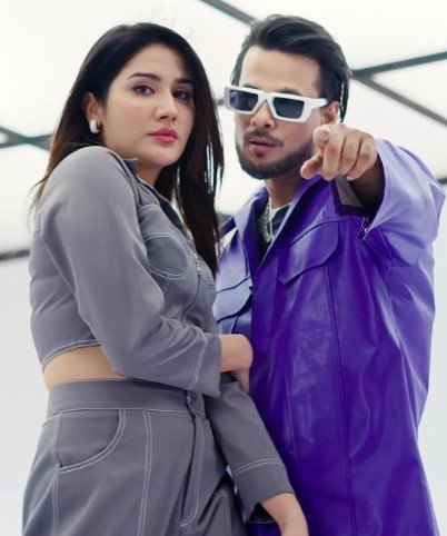 Monica Sharma and IKKA in the music video 'Laadla'