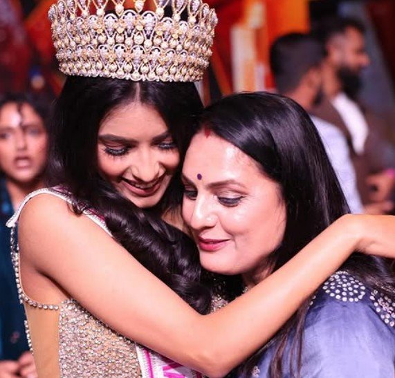 Nikita Porwal with her mother Rajkumari porwal