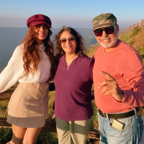 Apeksha Porwal with her parents