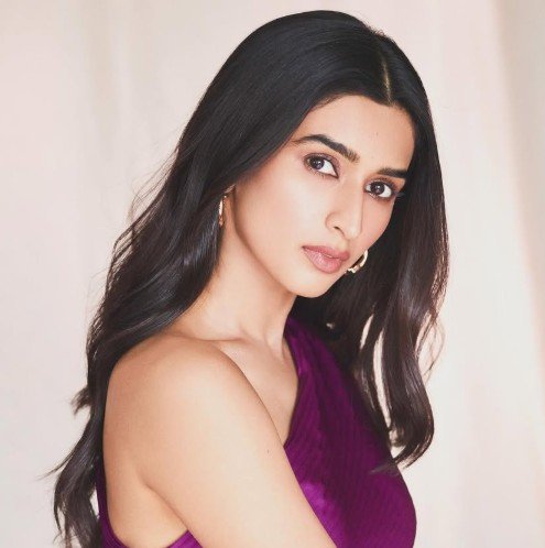 Komal Pawaskar Profile